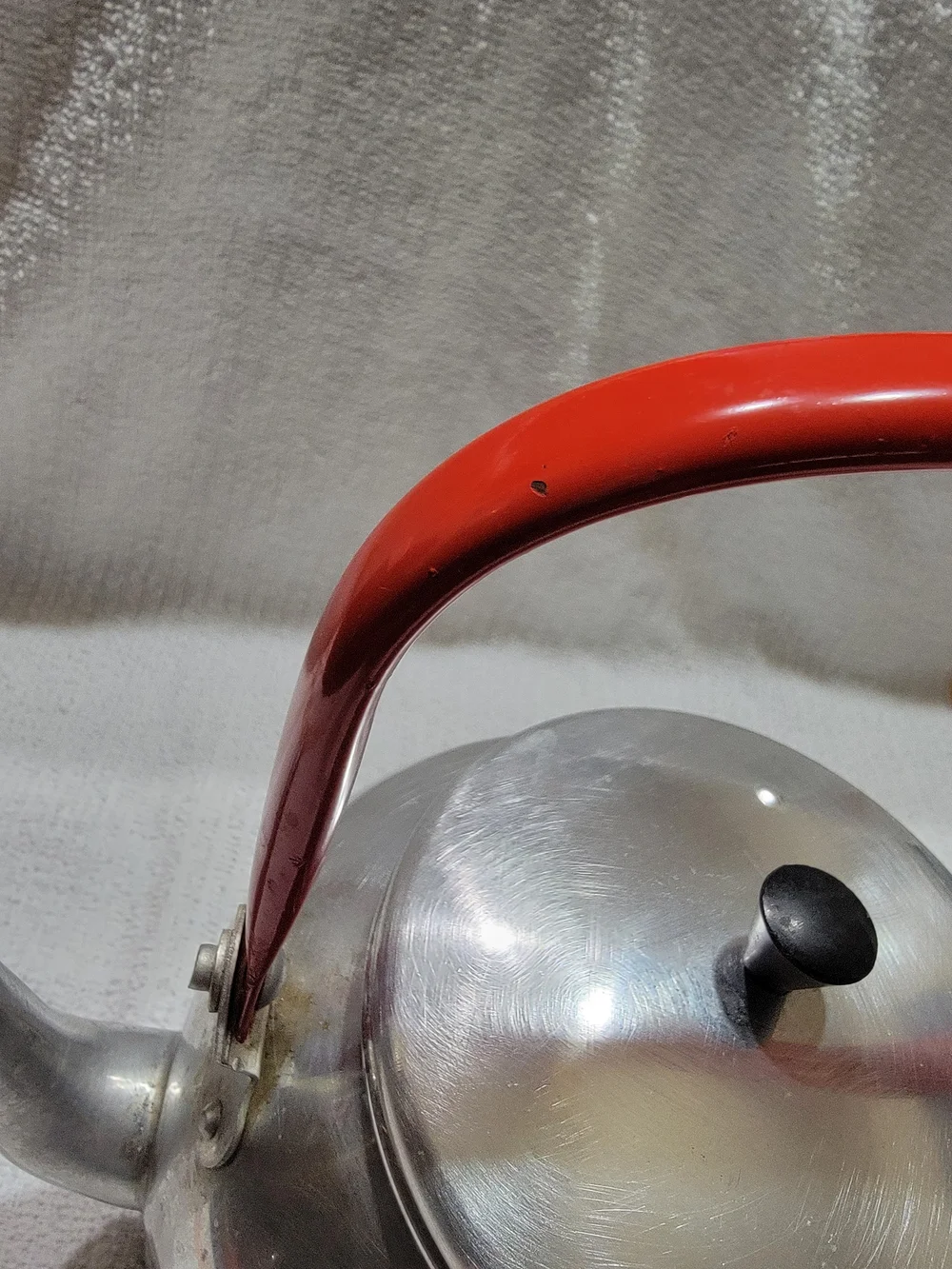 Vintage Red-Handled Aluminum Tea Kettle - Classic Home Kitchen Kettle